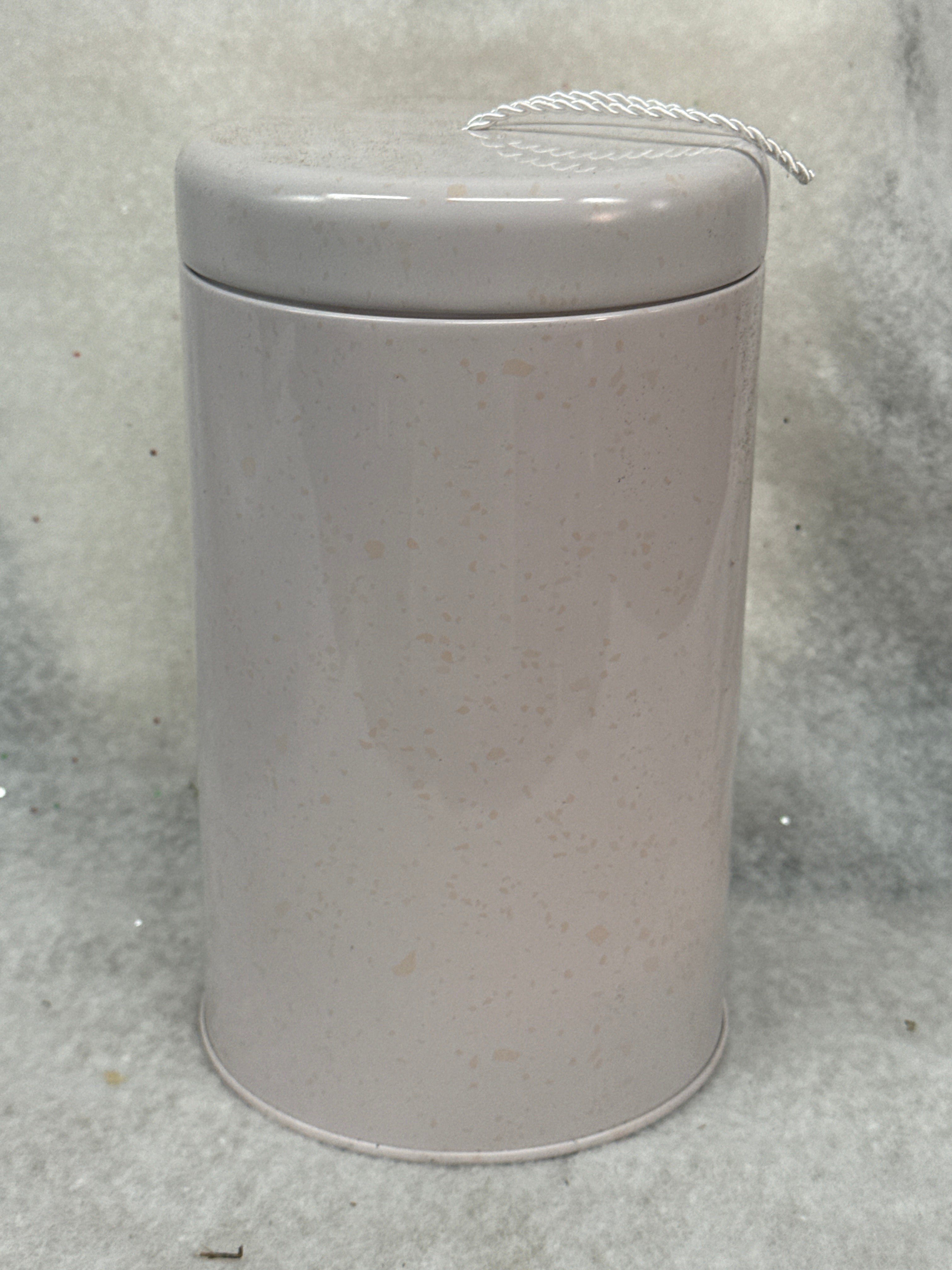 white tin with spec