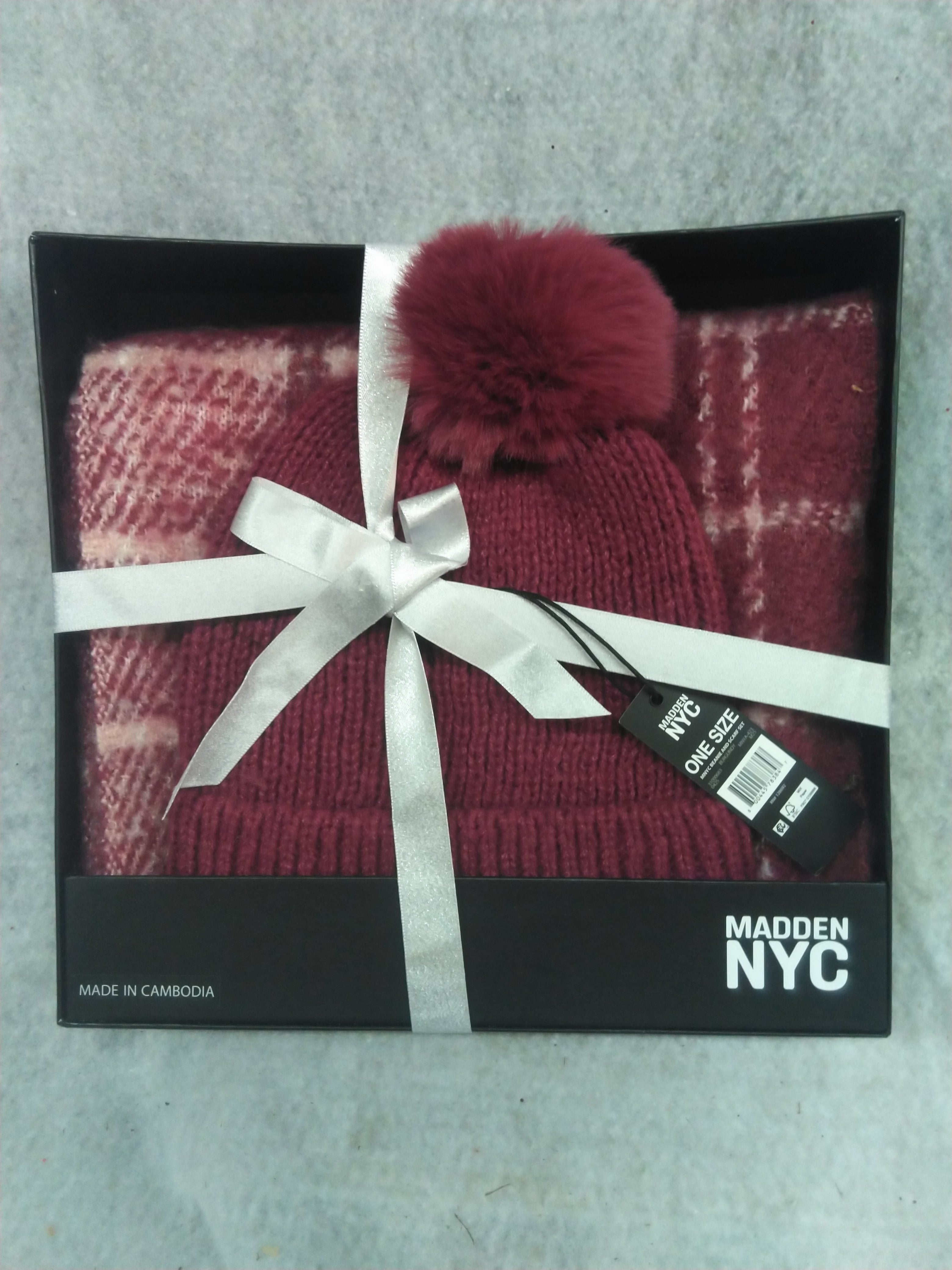Madden NYC Beanie and Scarf Set